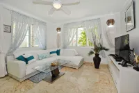 Playa Turquesa K-101- Premier Beachfront Ocean/Garden View 100mbps Wifi - 3 stjerner