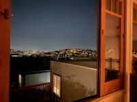 Relaxing Home with Sweeping Views, Chef's Kitchen and Hot Tub in Center of SF - Bungalows
