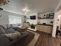 Cozy Condo on 400 N - Homestays