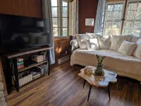 Quaint Newly Remodeled Cabin with Stone Fireplace - Private Hot Tub - King Bed