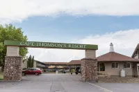 Capt. Thomson's Resort - parking