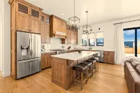 New Modern 5Br with AC - Walk to Targhee Shuttle - 4-Star