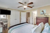 Gulfviews, short walk to Beaches w Pool sleeps 4 - 3-Star