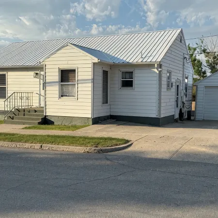 Sixty minutes to Glacier Park! Family friendly house.