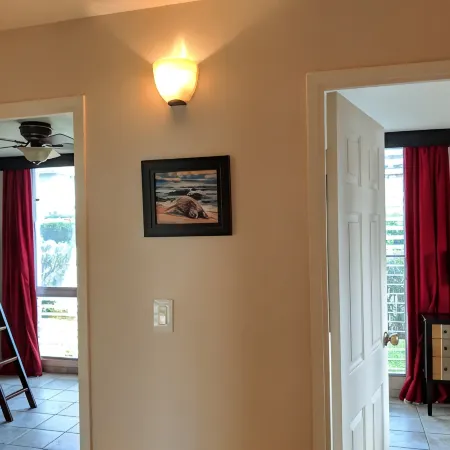 Beautiful 2 Bdrm by Charley Young Beach. Walk to Kihei Downtown. from 99/Night!