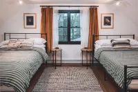 Modern Chalet with Hot Tub & Fire Pit at Lake Wallenpaupack - 3-Star