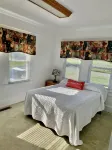 Beautiful pet friendly lodge in a quaint fishing village and sleeps 16 - Wifi