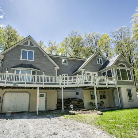 Killington Summer Retreat: Air Conditioned - Sleeps 8 - Fire Pit & Bike Shed