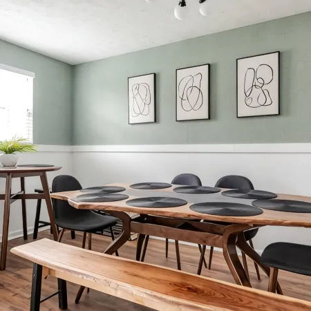 5 Bed Home with Game Room, Theater Room, Fire Pit, Only 3 Mins from the Ark!