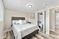 Remodeled  and Furnished Home/Near Stores/6 guests - Wifi