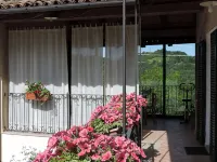 Isolated on hill, flat with terrace,garden among romanesque art,quiet,nature - Wifi