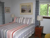 Lost River Swiss Cottage/10 acres/Private Dog Park/Streams - 4-Star