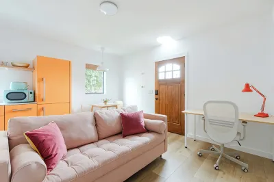 Brand new quiet and cozy tiny home in the Arroyo! Hotels in Northeast Los Angeles