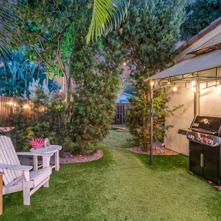 Sunny Florida Escape: Private Heated Pool, Hot Tub, Putting Green, Beach Nearby!