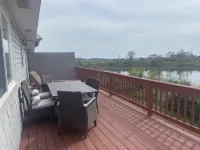 Waterviews and Walking distance to beach. - 4-Star