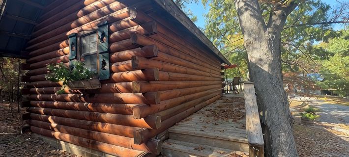 3 Crosslake ROMANTIC Log Cabin in the woods. Hot Tub & Wood Burning Fire Place. Hotels in Delaware County