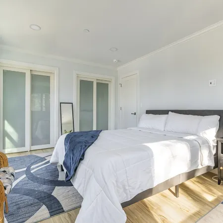 LUXE 3BD/2BA 29 min>NYC w/Parking & deck