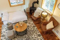 Relax by Rainier: Cozy Luxe King, Full Kitchen, Covered Fire Pit, 5 mi to Park - 4-Star