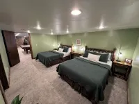 Hocking Hills Cabin- private hot tub, hiking trail, caves, fire pit, pool table - Boutique