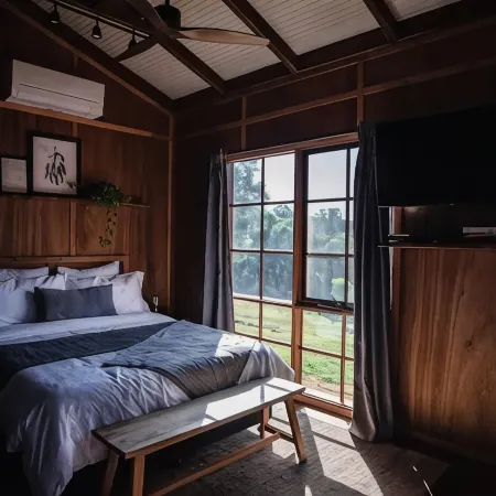 Ironbark Luxury Farm-Stay & Highland Cows.