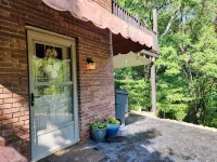 Charming 3 Bed 2 Bath Home  Game & Laundry Room  Hot Tub in Hocking Foothills - 2-Star