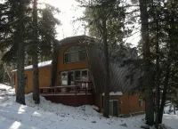 Cabin close to the slopes! Wifi, fireplace, and hot tub - 샬레 호텔
