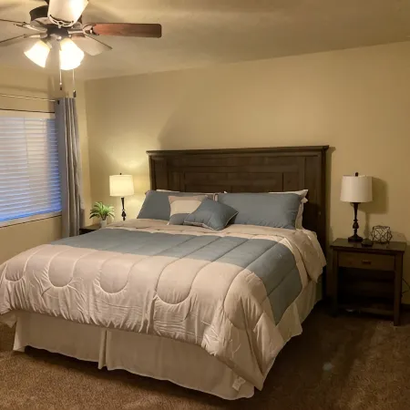 Elegant Cedar Ridge Escape with clubhouse amenities - pool, hot tub, gym, grill.