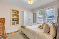 The ARLO - Walk to Brewery and Restaurants - 3-Star