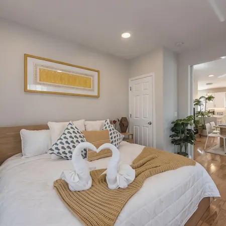 Airy Downtown 1BR w/ Parking