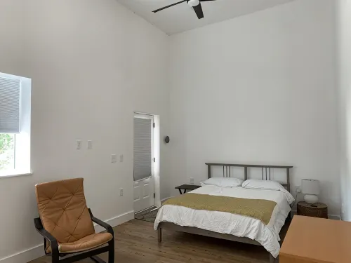 Sunset Limited: Two Blocks to the Beach. Sleeps 2 - 3성급