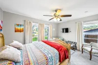 Family Central Oasis w/Pool Heating, Court, Game Room, Putt Putt, and Media Room - 私人泳池