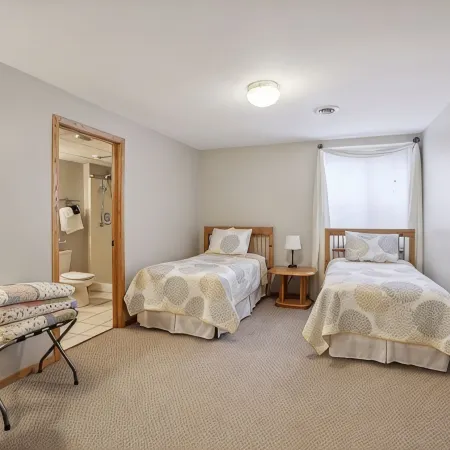 *The Retreat* Great for Families/Groups, Casino, & Golfing.