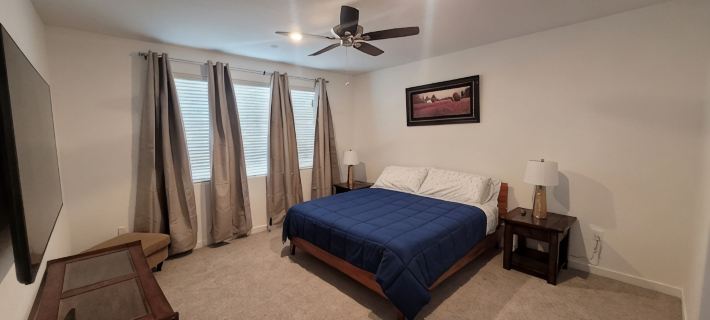 Sequoia Deluxe / Brand New 5 beds/ 3.5 baths Hotels in Visalia