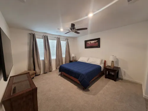 Sequoia Deluxe / Brand New 5 beds/ 3.5 baths - Kitchens