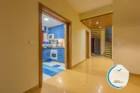 Villa with Private Pool, Garden, Terrace and Marina View - 빌라