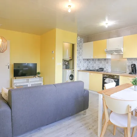 Apartment with no overlooking neighbors near the city center 두에 호텔