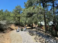 Cozy Cabin in the Pines with Views! - 샬레 호텔