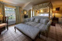 The Pilsley Inn - Chatsworth - Parking