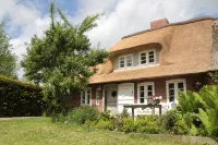 Fantastic thatched cottage on the North Sea coast with a separate sauna house - Wi-Fi