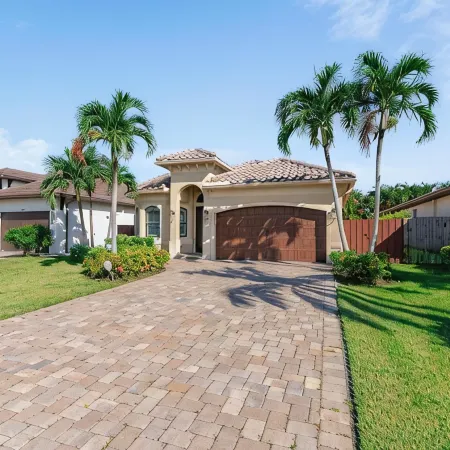 Amazing Escape Home in Naples with Private Pool & Bikes by Esthetic Stays