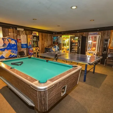 Trending Family Retreat - Pvt. Deck Hot Tub, Pool & Game Room