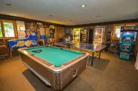 Trending Family Retreat - Pvt. Deck Hot Tub, Pool & Game Room - 무료 와이파이