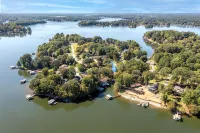 New waterfront house on Lake Norman/private dock - 4 stjerner