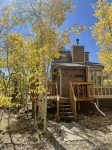 Rustic 2-Bedroom Cabin on 2 Acres - 2つ星