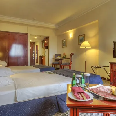 Al Diar Mina Hotel Các khách sạn gần Cung điện Al Bateen