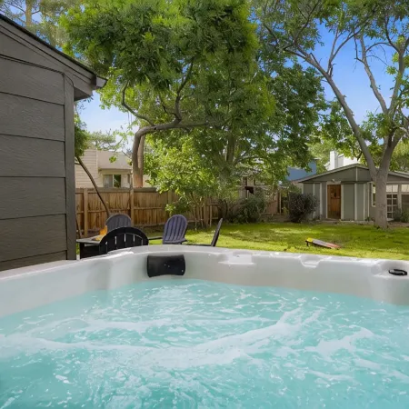 Newly Renovated-Spacious-20min to Den& Boulder-HotTub/Game Room/Basketball Court