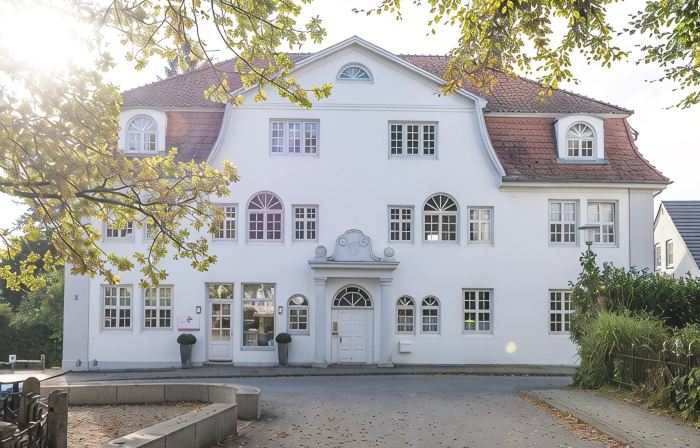 Modern vacation apartment directly on the Schloßsee, with its own terrace