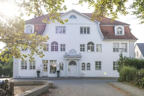 Modern vacation apartment directly on the Schloßsee, with its own terrace - 3-Star