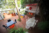 Zebra Crossing Backpacker - Hostels