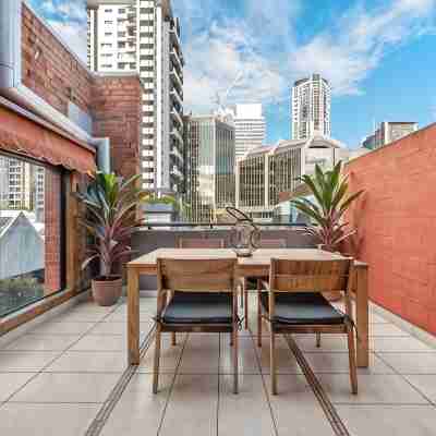 Iconic Warehouse Apartment~CBDEdge~2Bed/2Bath/1Car Others